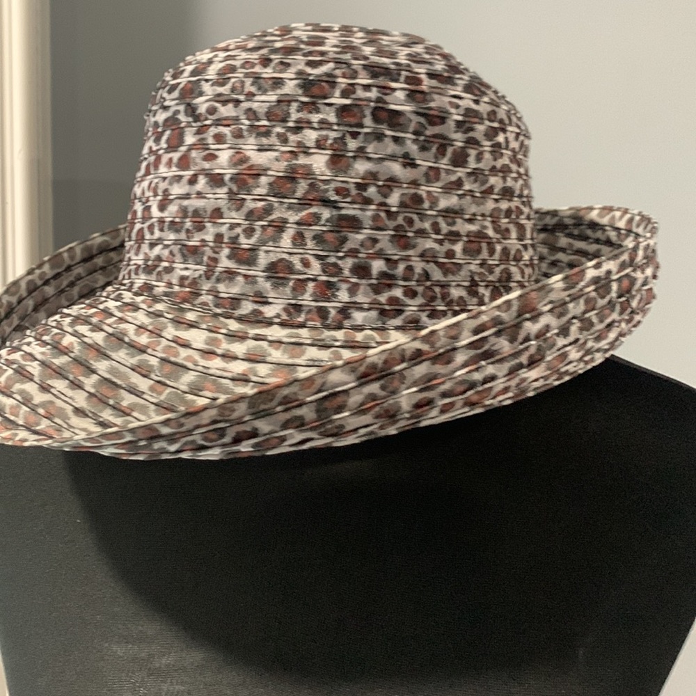 Animal print hat for sunny days - OS - Picture 3 of 8